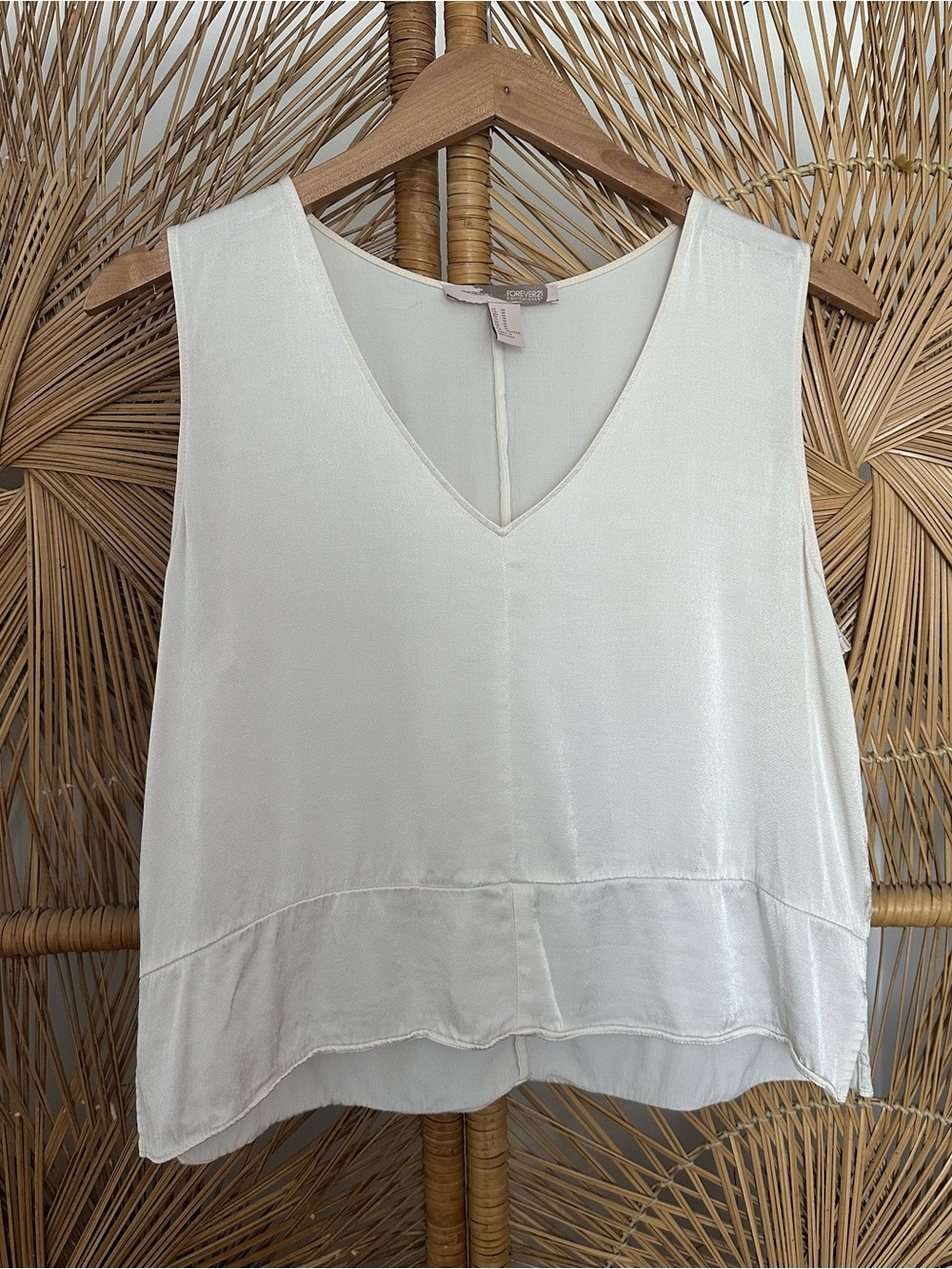 Forever 21 Cream V-Neck Sleeveless Tank